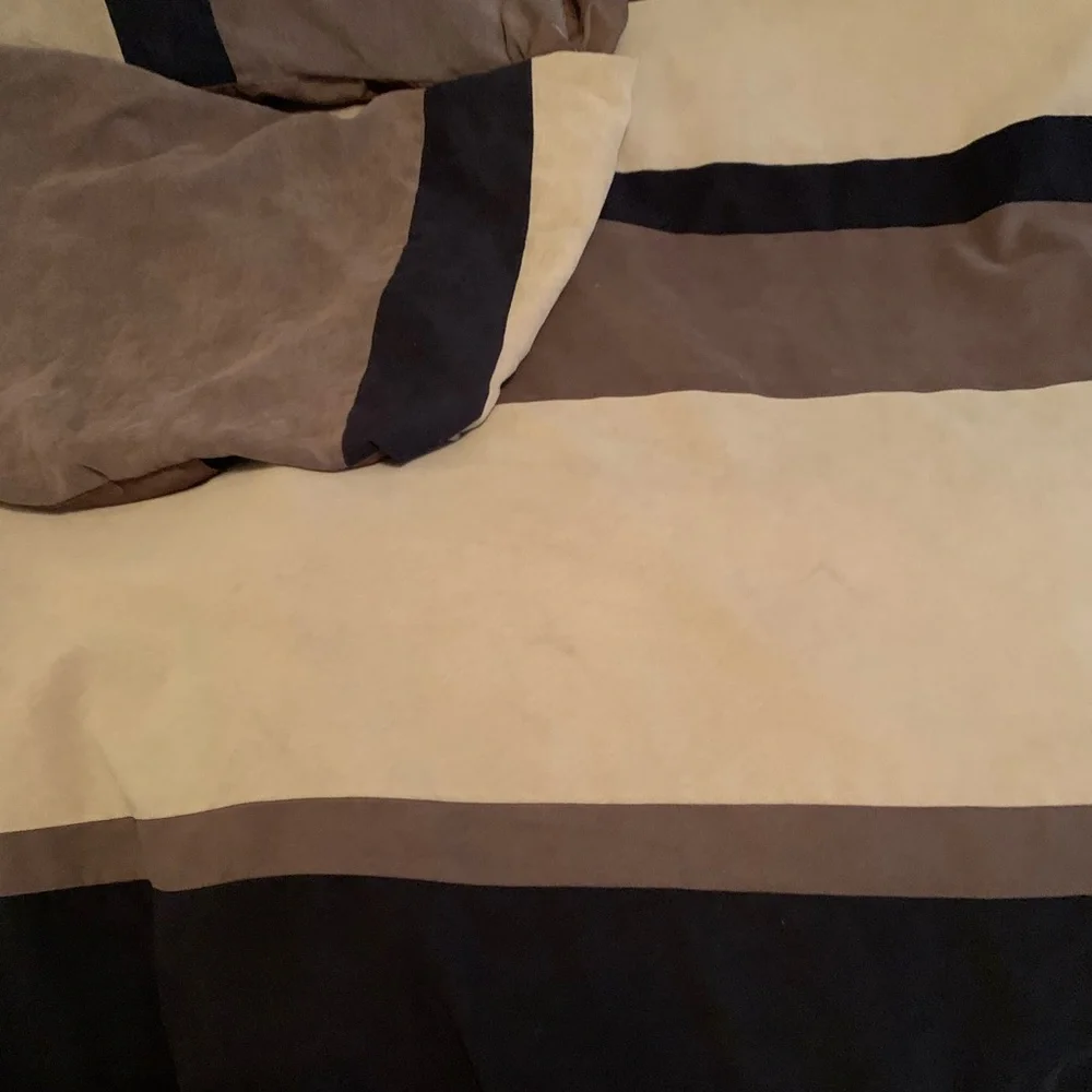 Bed skirt and 2 pillow shams